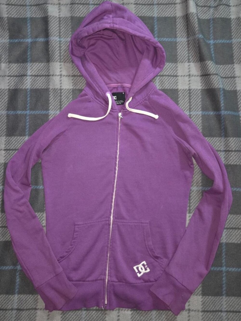 y2k 2000s DC Shoes skateboards purple zip up hoodie
